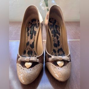 Dolce & Gabbana leather pumps, authentic, pretty and super comfortable!